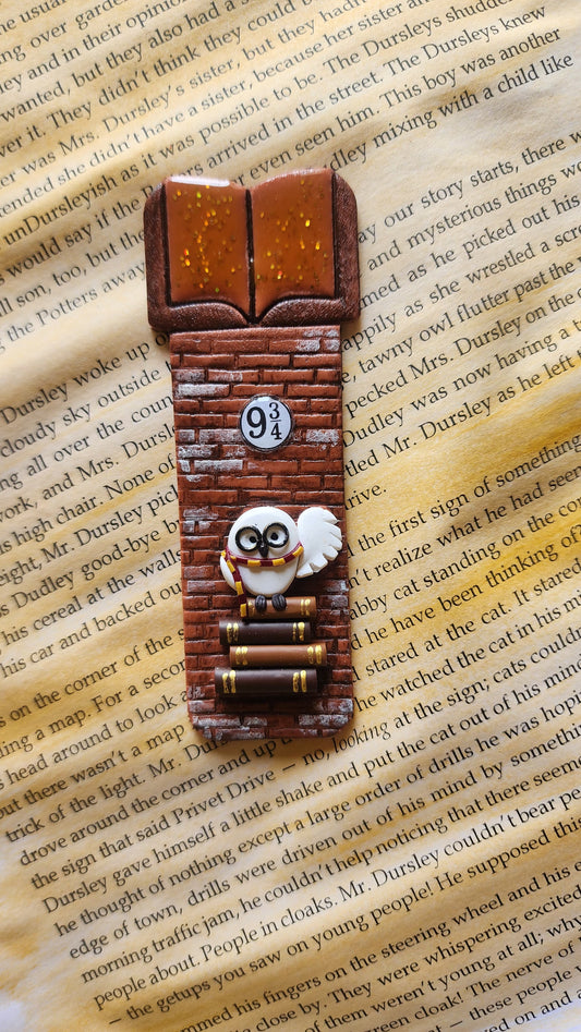 Bookmark 9¾ — Where Magic Meets the Page!