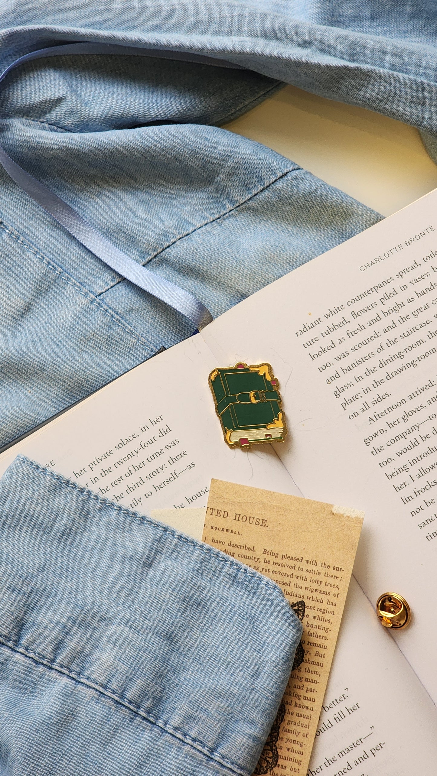 Aesthetic Book - Bookish Enamel Pin