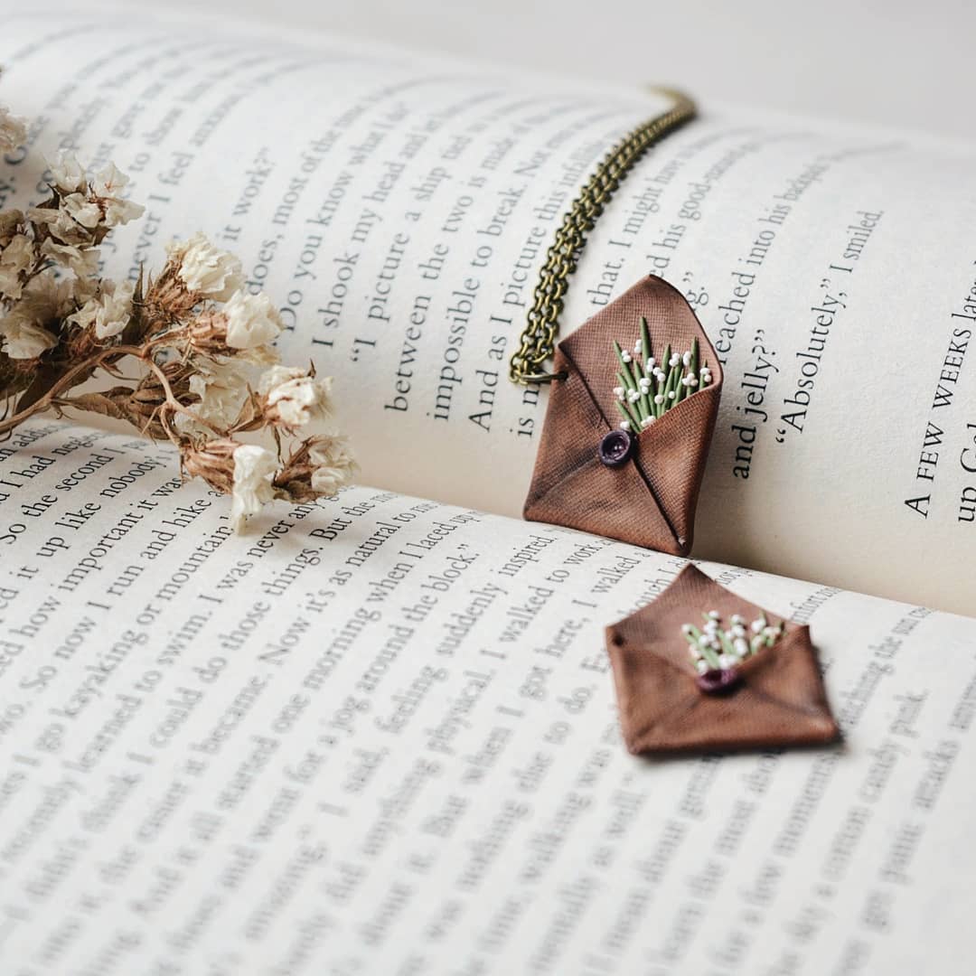 The Envelope with Baby's Breath Flowers Pendant