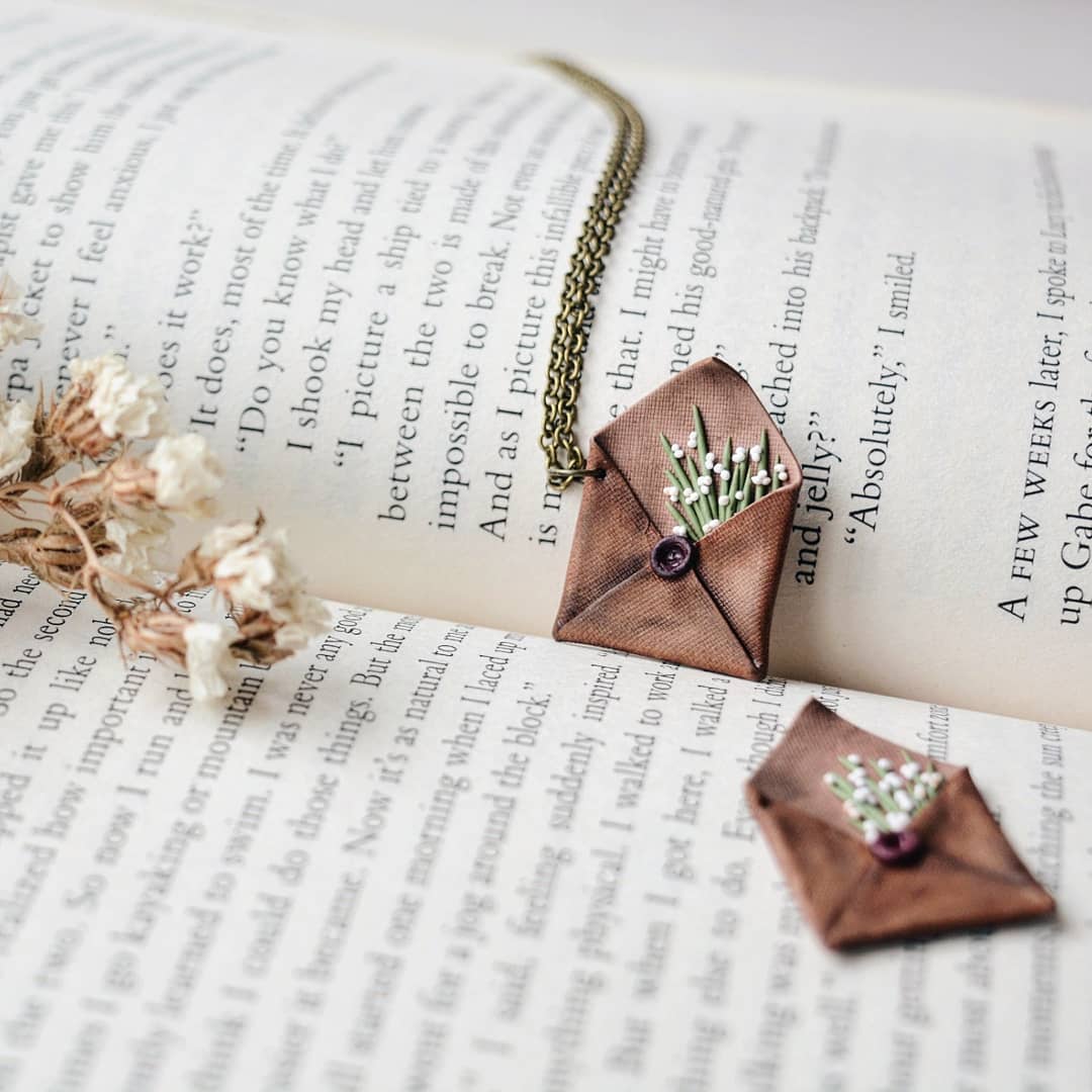 The Envelope with Baby's Breath Flowers Pendant