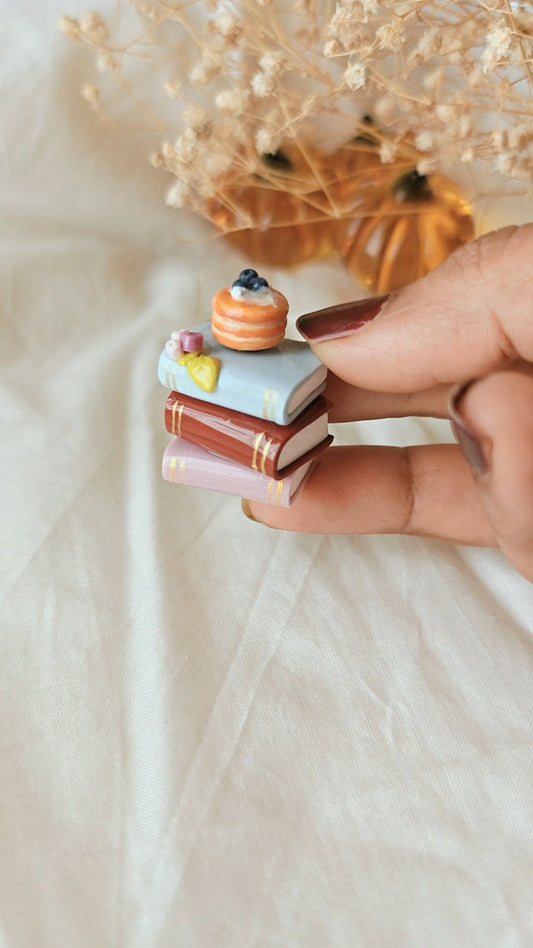 Mini Book Stack & Pancake Spinner