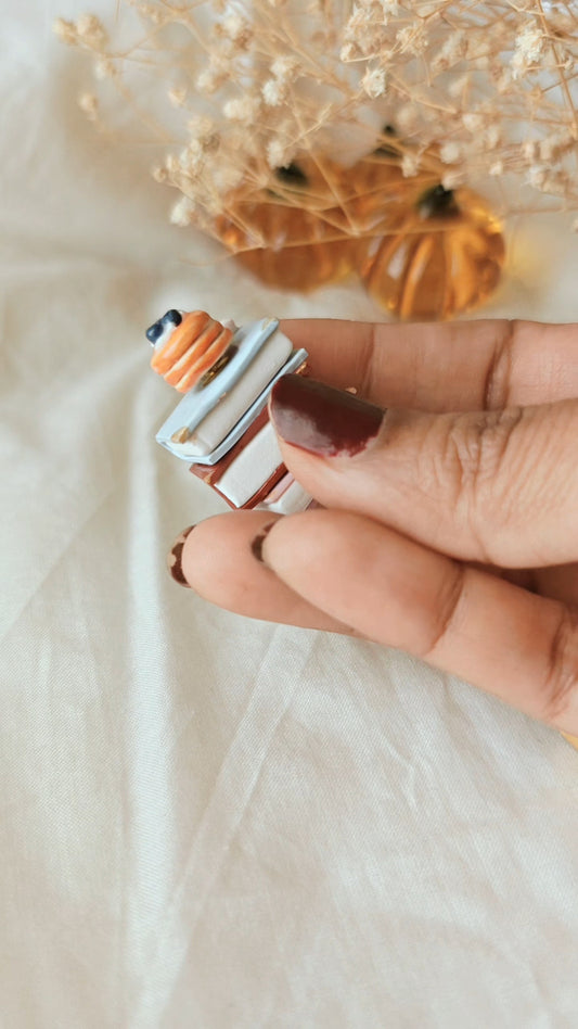 Mini Book Stack & Pancake Spinner