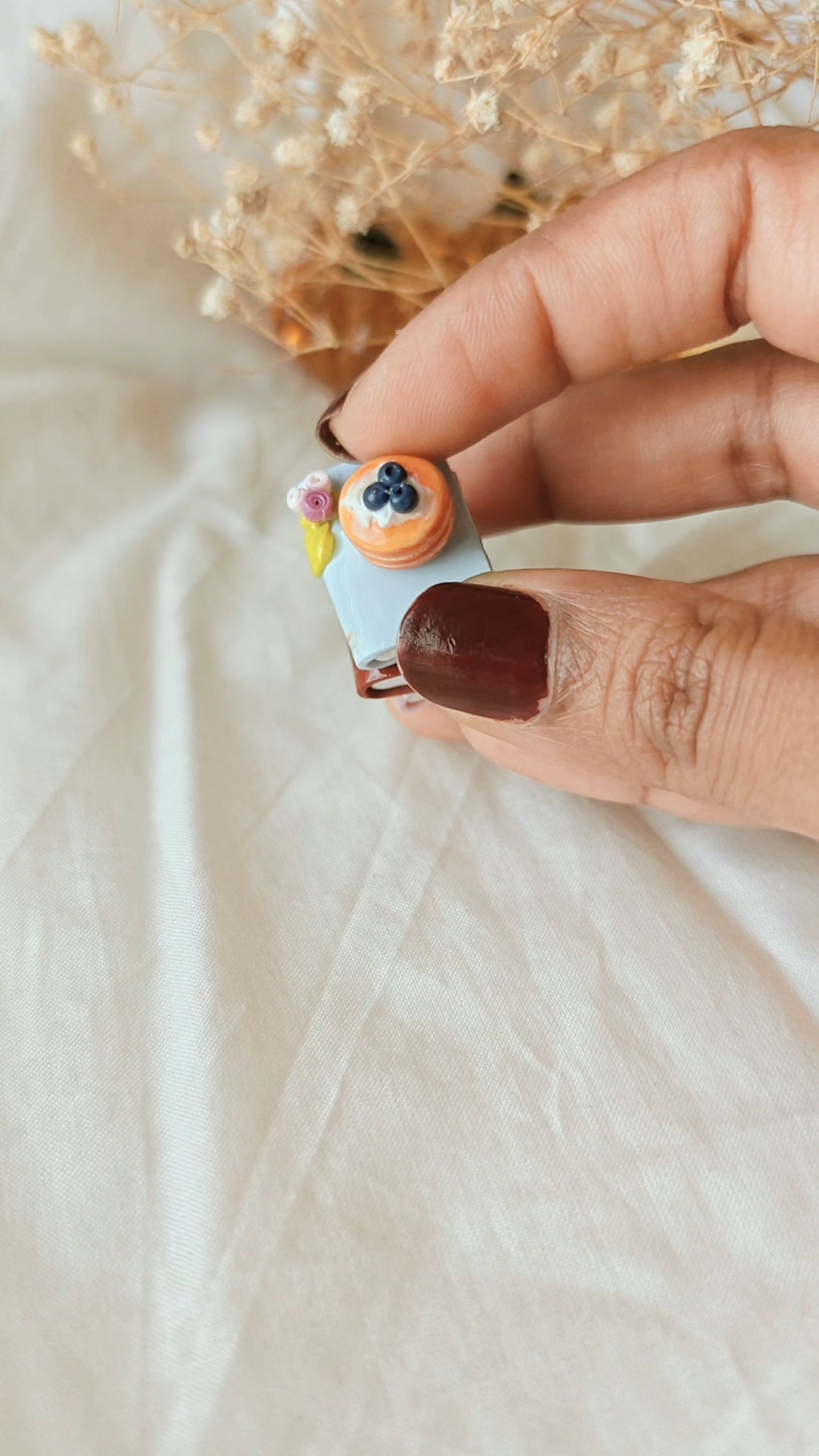 Mini Book Stack & Pancake Spinner