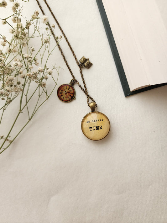 "So many books” Pendant | Bookish Quote Necklace for Readers