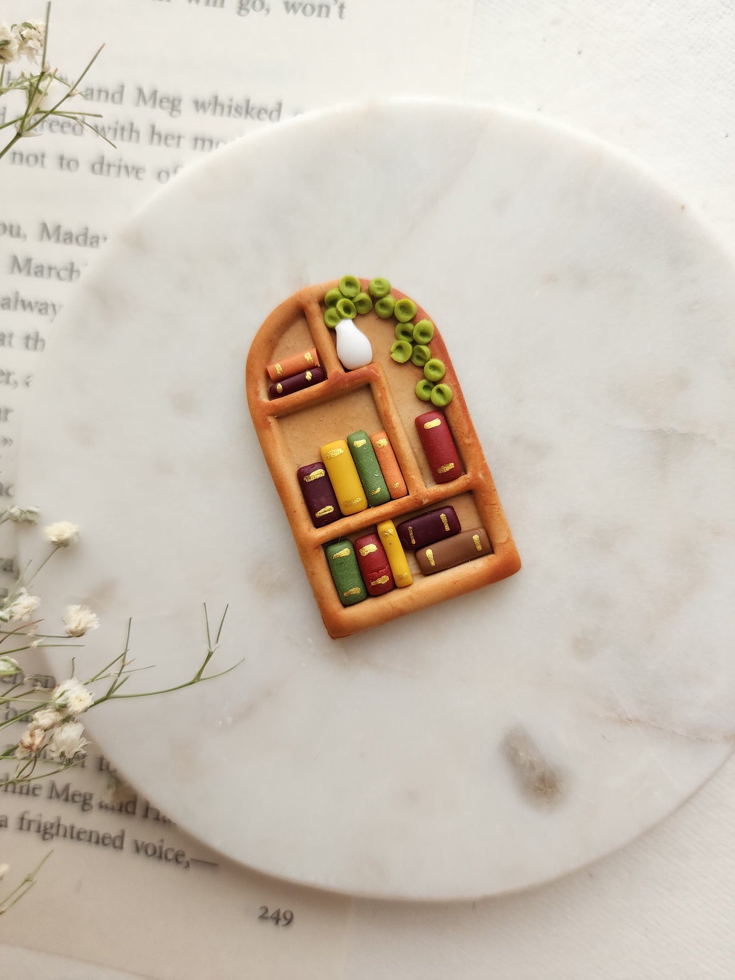 Arched Bookshelf Keychain