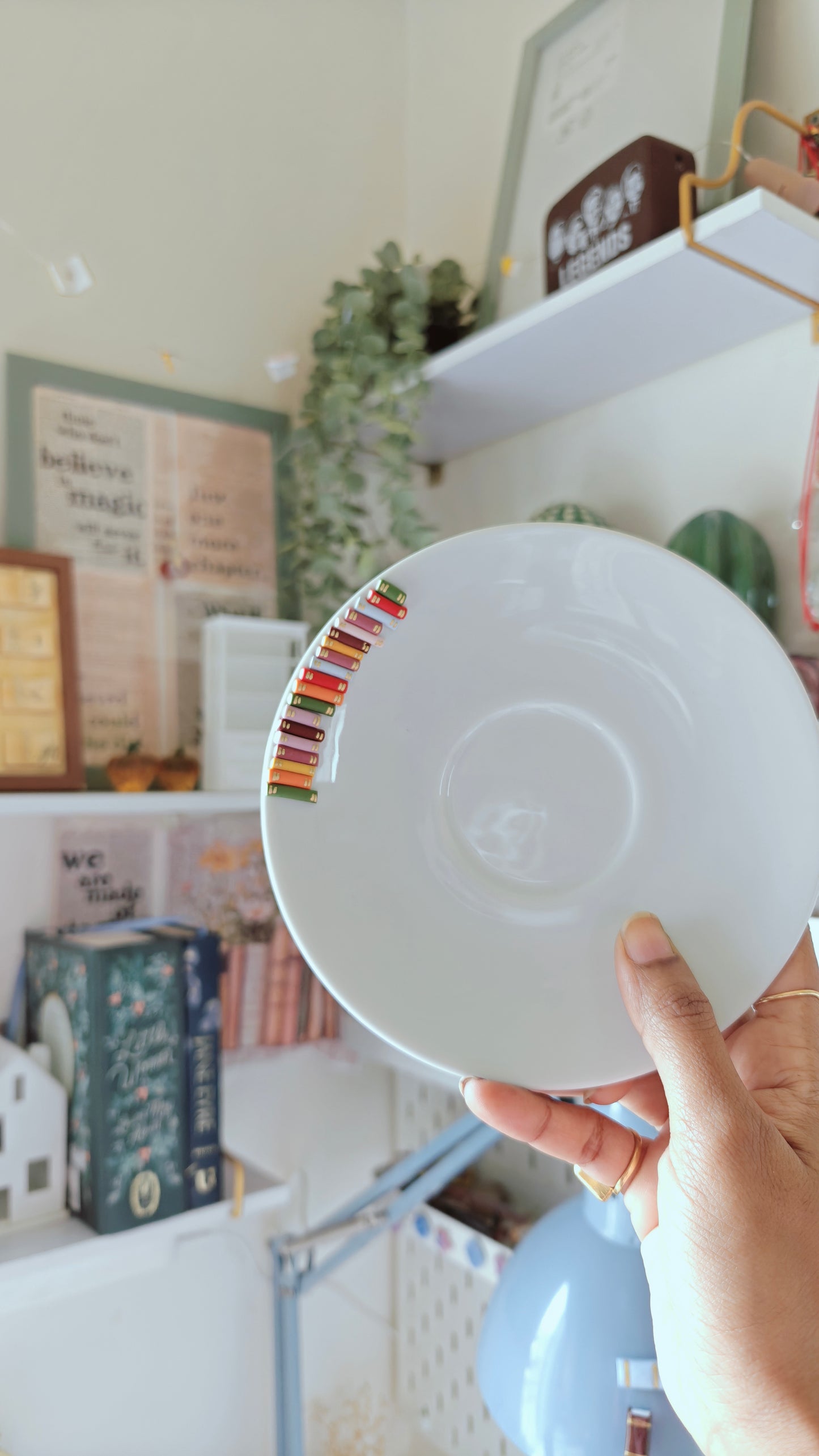 Sip & Savor : Bookshelf on a Cup Set for Book Lovers