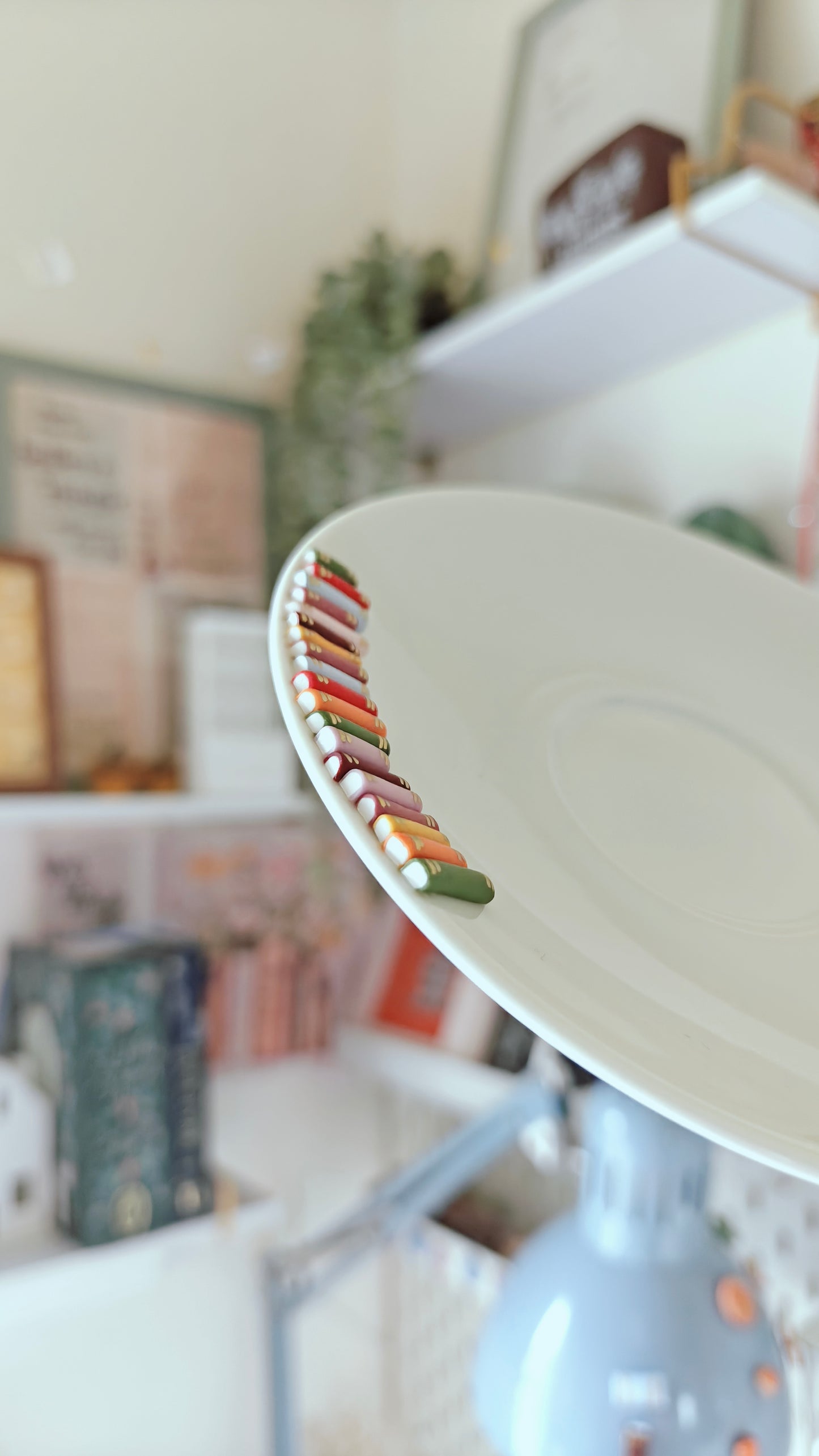 Sip & Savor : Bookshelf on a Cup Set for Book Lovers