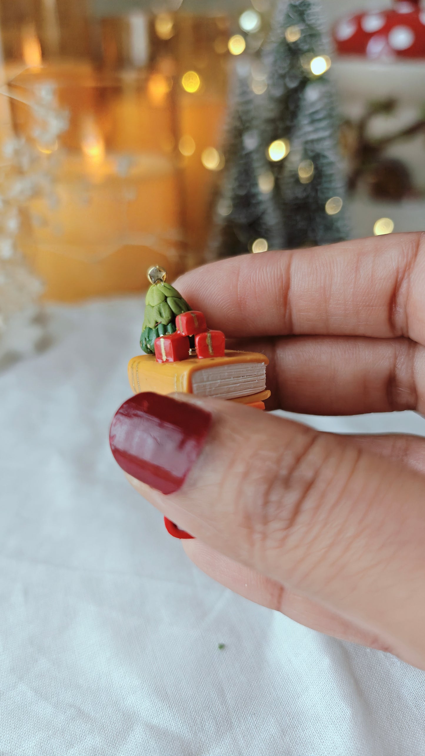 Christmas Book Stack Spinner