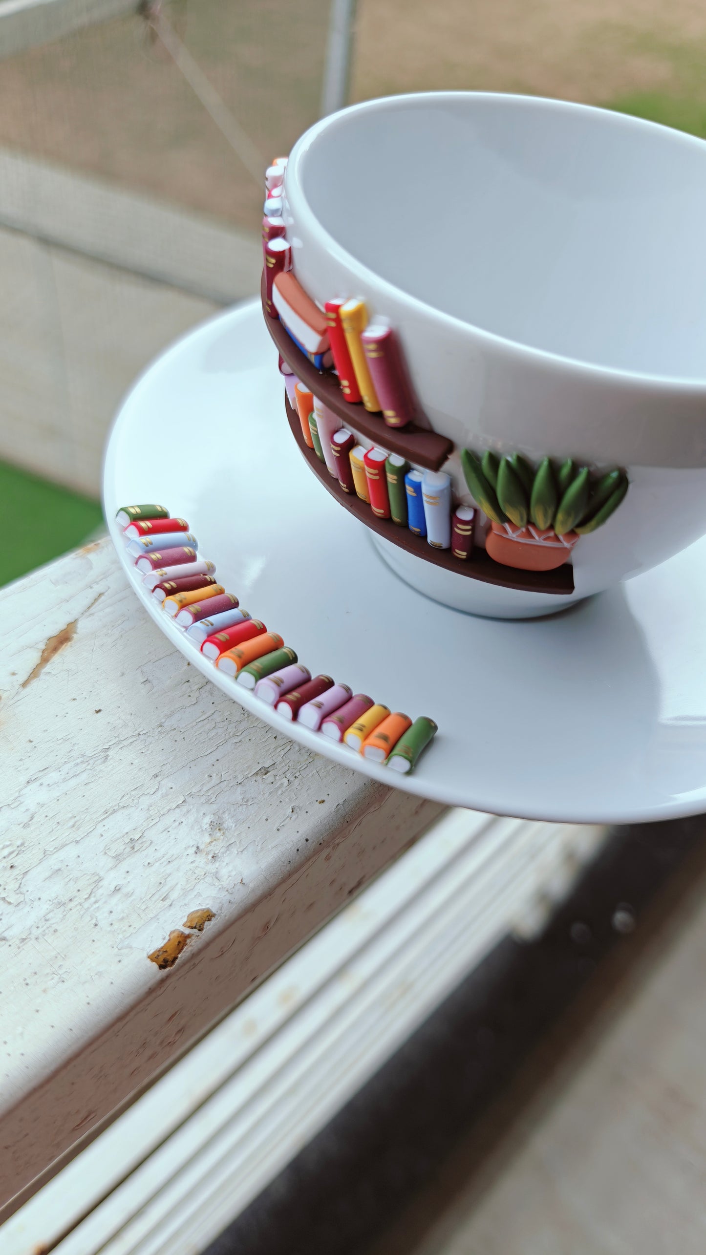 Sip & Savor : Bookshelf on a Cup Set for Book Lovers