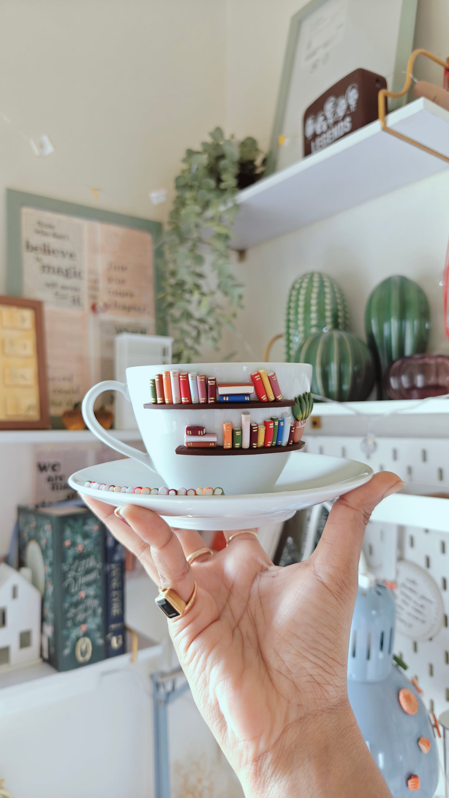 Sip & Savor : Bookshelf on a Cup Set for Book Lovers