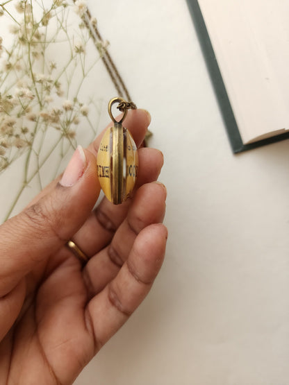 "So many books” Pendant | Bookish Quote Necklace for Readers