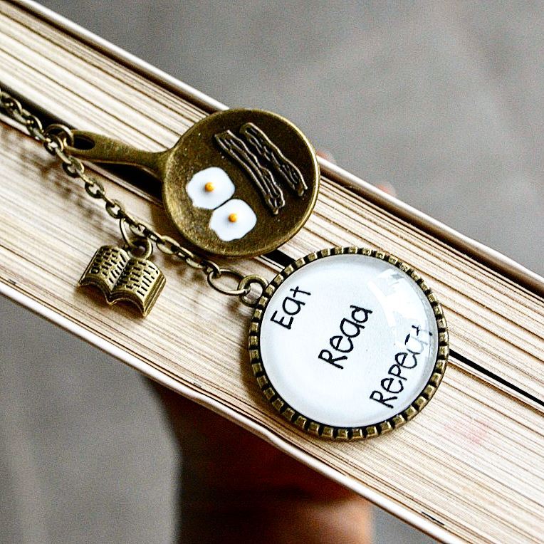 Eat Read Repeat- Booklover Bookmark