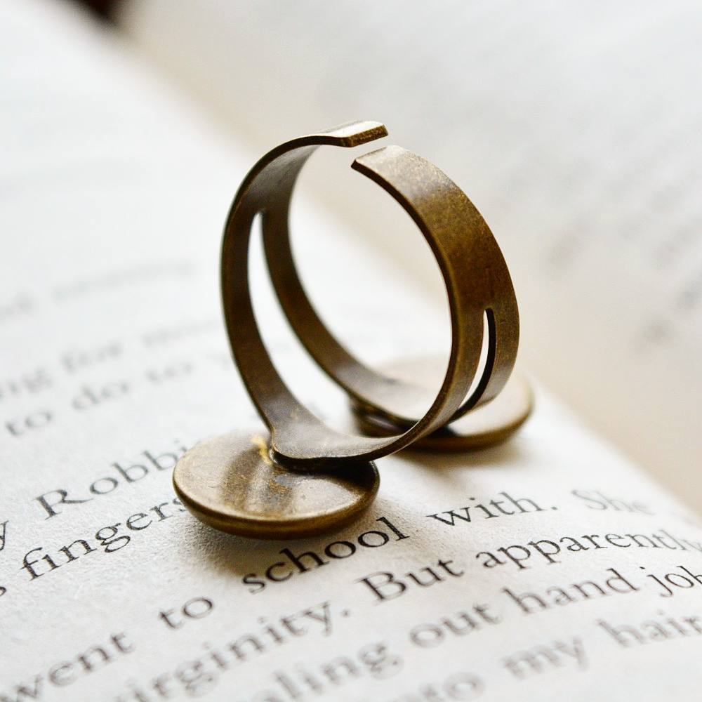 So many books, so little time - Adjustable Bookish Quote Finger Ring